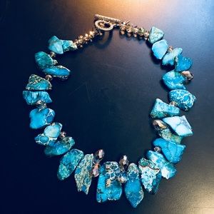 Fashionable turquoise necklace